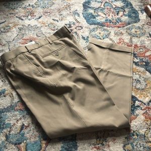 Pleated and cuffed dress pants. 34/30